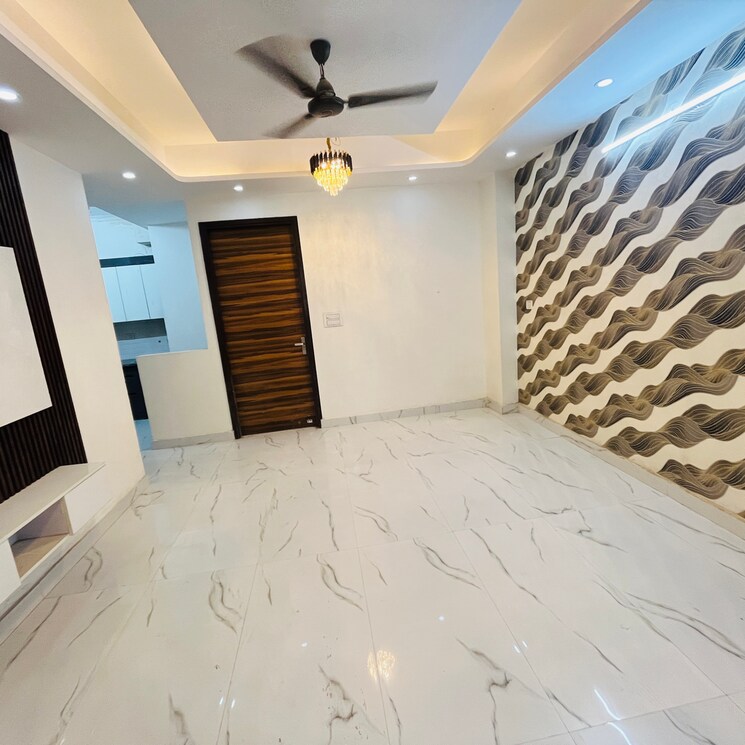 Team Area, brij-vatika 2 Bedroom 1050 Sq.Ft. Builder Floor In Sector 73 Noida 8993535