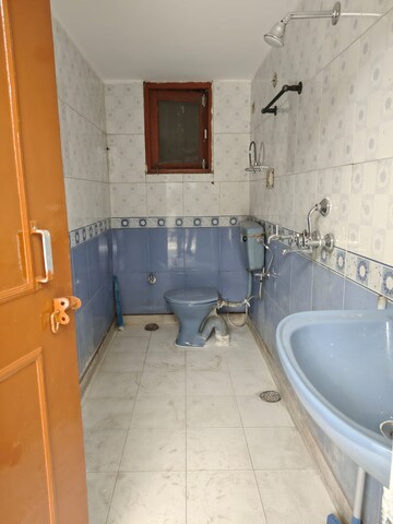 Bathroom in 1 RK Independent House at Sector 55 – for Rent