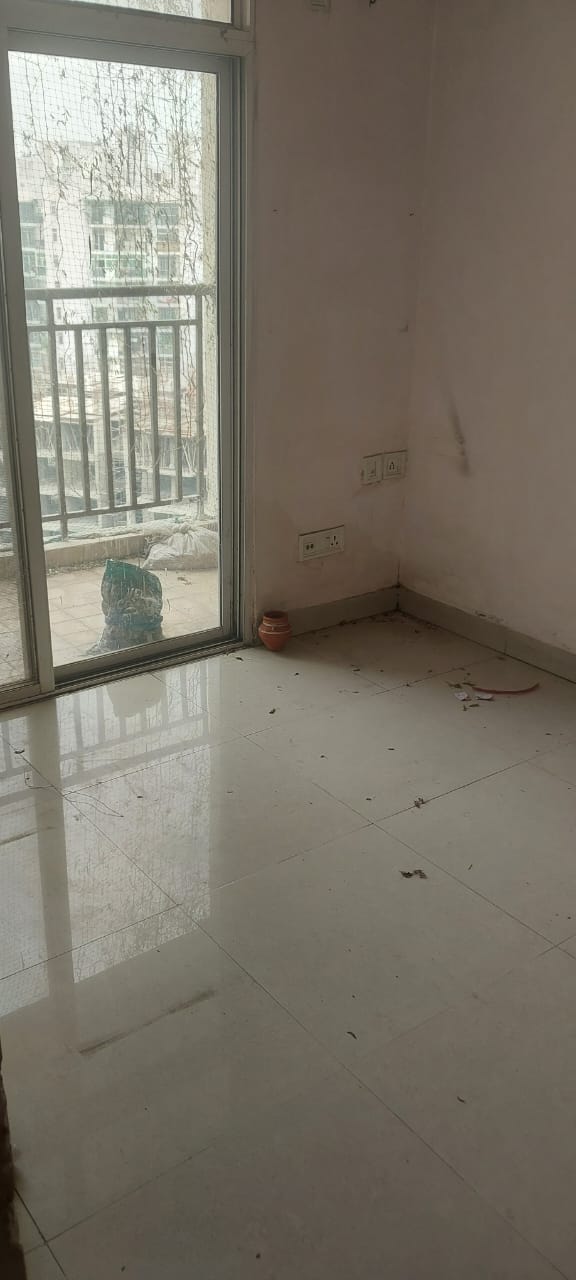 2 BHK Apartment For Rent in Paramount Symphony