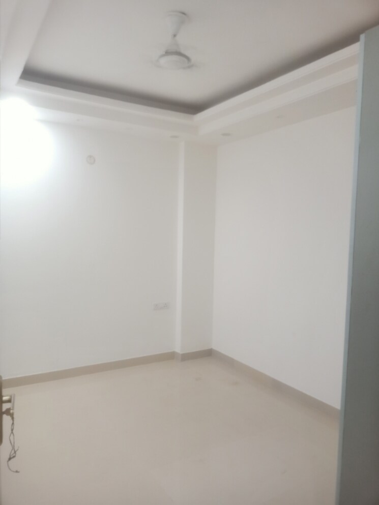 Room, vasant kunj enclave 3 Bedroom 100 Sq.Yd. Builder Floor In Vasant Kunj Enclave Delhi 8993636