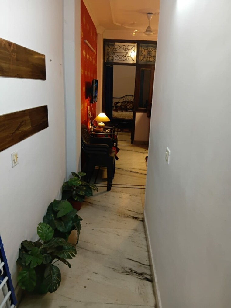  Parking, lajpat nagar 4 3 Bedroom 1250 Sq.Ft. Builder Floor In Lajpat Nagar 4 Delhi 8993548