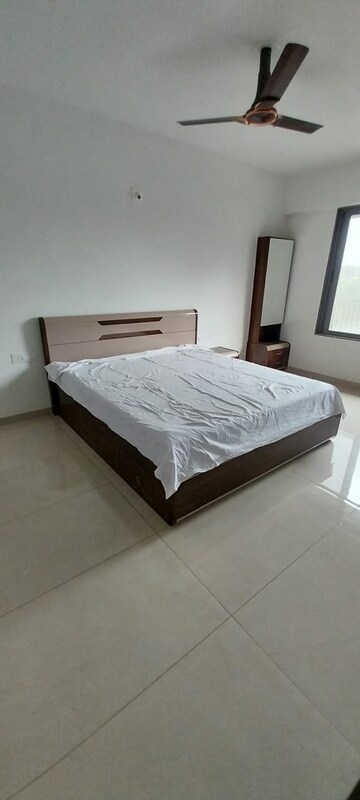 Master Bedroom in 3 BHK Apartment at Naranpura – for Rent