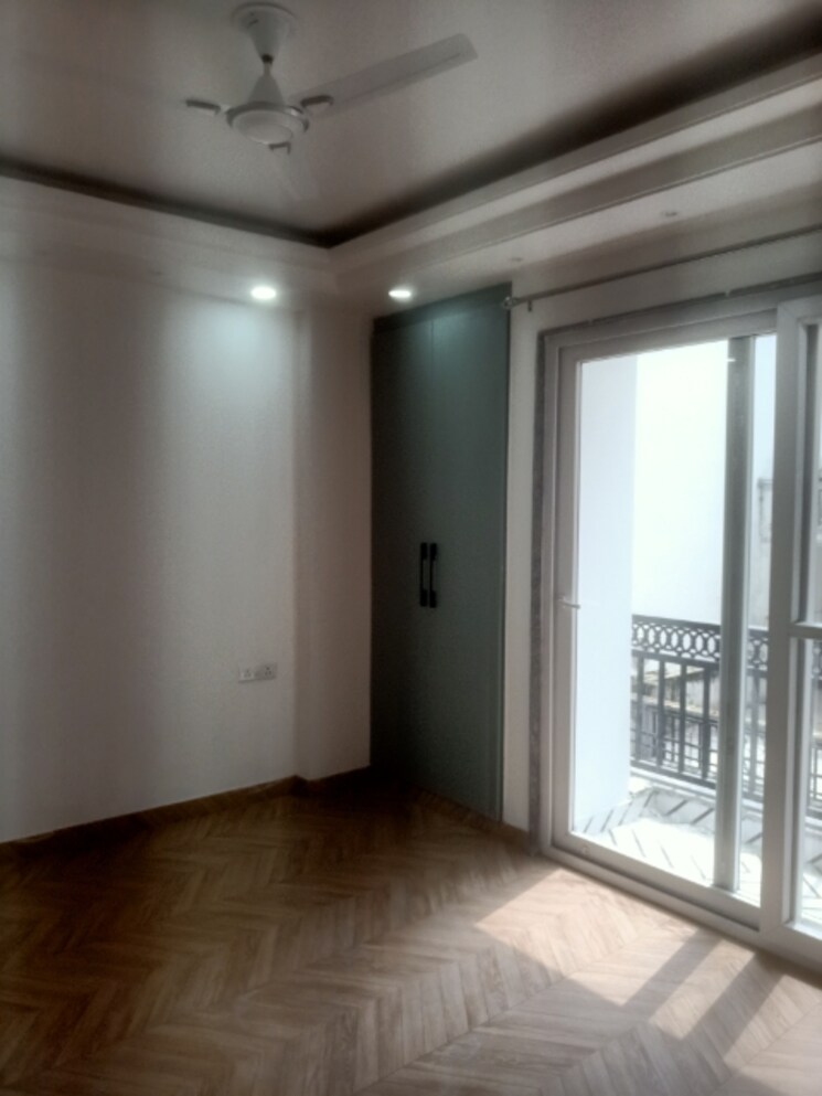 Room, vasant kunj enclave 3 Bedroom 100 Sq.Yd. Builder Floor In Vasant Kunj Enclave Delhi 8993636