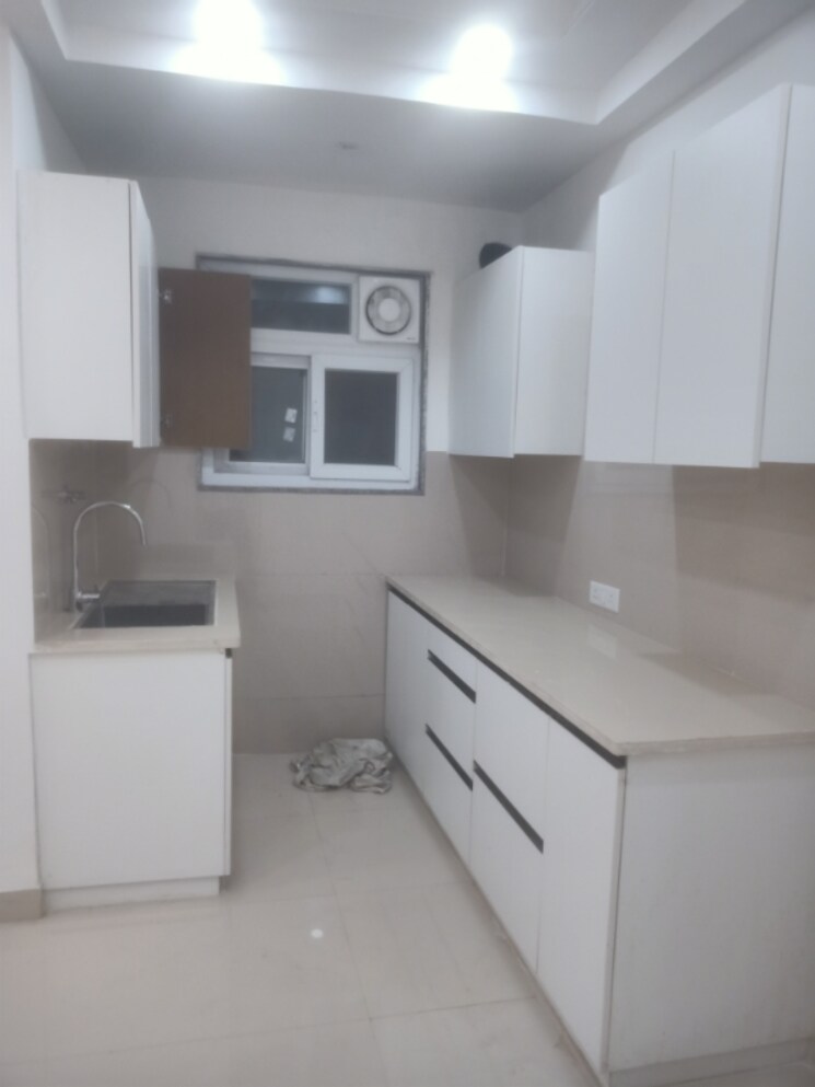 Kitchen, vasant kunj enclave 3 Bedroom 100 Sq.Yd. Builder Floor In Vasant Kunj Enclave Delhi 8993636