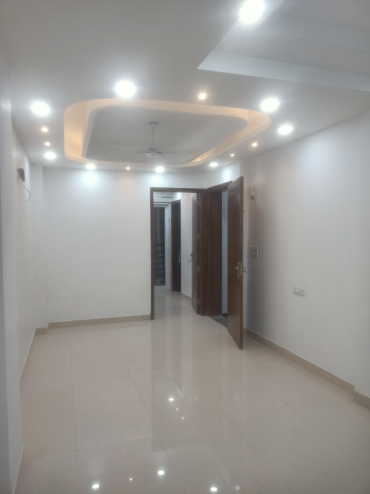 Room, vasant kunj enclave 3 Bedroom 100 Sq.Yd. Builder Floor In Vasant Kunj Enclave Delhi 8993636