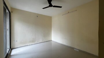 Room in 2 BHK Apartment at Delta Elite, Ulwe – for Rent