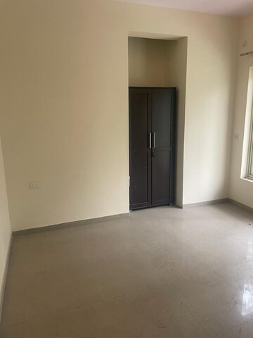 Room in 3 BHK Apartment at SRS Residency, Sector 88 – for Rent