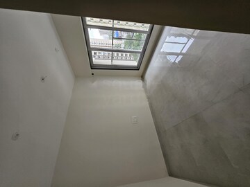 Room in 1 BHK Apartment at Vaibhavlaxmi Central Park, Vikhroli East – for Rent