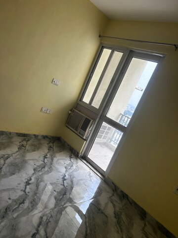 Room in 3 BHK Apartment at Faizabad Road – for Rent