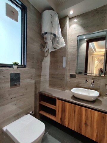 Attached Bathroom in 1 BHK Builder Floor at Palam Vihar – for Rent