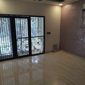 Room in 3 BHK Builder Floor at Ardee City, Sector 52 – for Sale