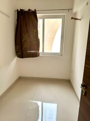 Room in 2 BHK Apartment at Gomti Nagar – for Rent