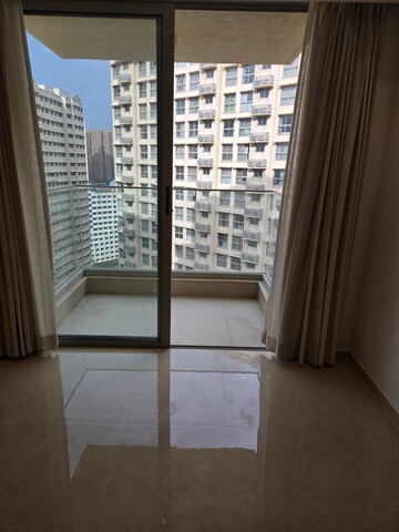 Room in 3 BHK Apartment at Hiranandani Highland, Powai – for Rent