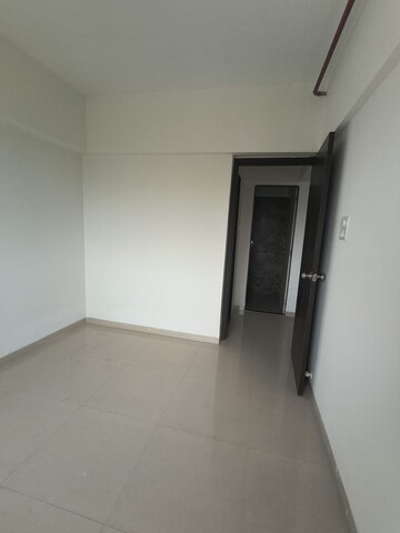 Room in 2.5 BHK Apartment at Marathon Monte South, Byculla West – for Rent