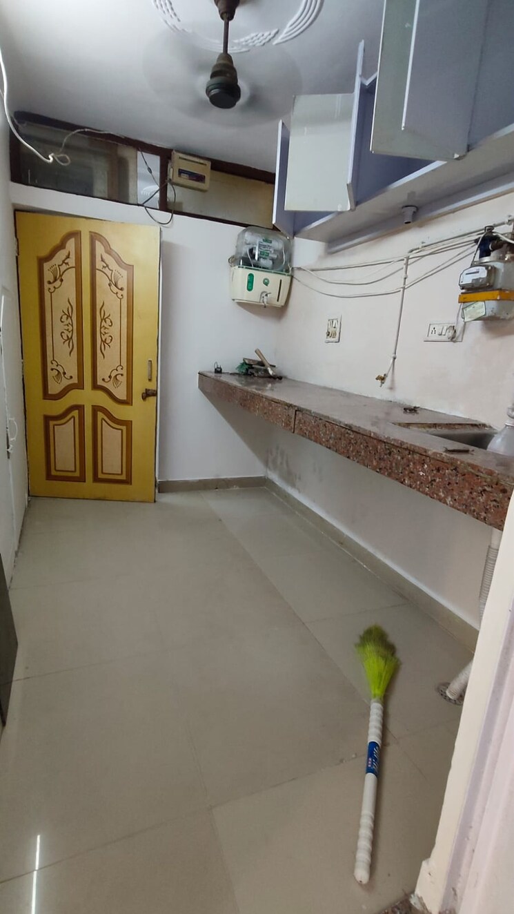 Kitchen, east of kailash 1.5 Bedroom 700 Sq.Ft. Apartment In East Of Kailash Delhi 8993922