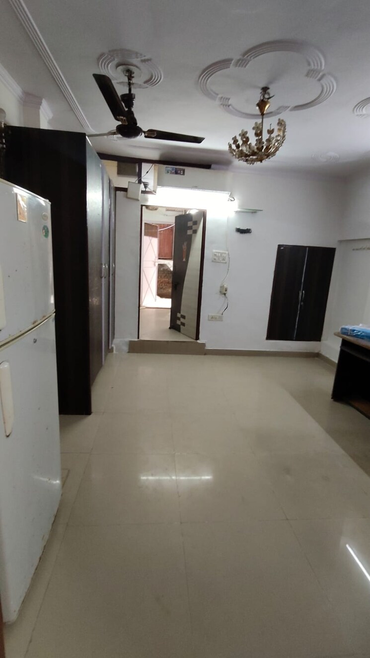 Room, east of kailash 1.5 Bedroom 700 Sq.Ft. Apartment In East Of Kailash Delhi 8993922
