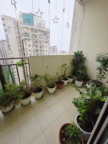 Team Area in 3 BHK Apartment at Mahagun Moderne Verona, Sector 78 – for Sale