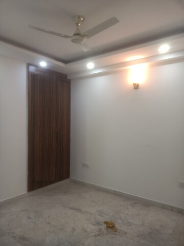 Room in 3 BHK Builder Floor at Vasant Kunj Enclave – for Rent