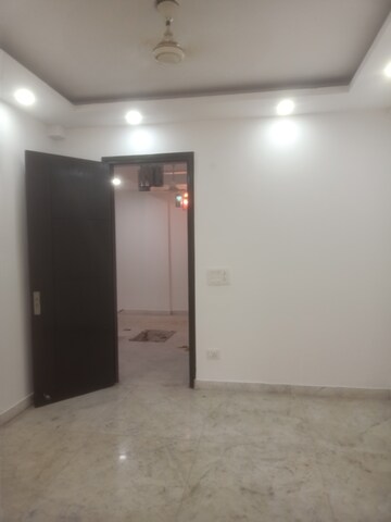 Room in 3 BHK Builder Floor at Vasant Kunj Enclave – for Rent