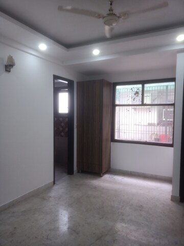 Room in 3 BHK Builder Floor at Vasant Kunj Enclave – for Rent