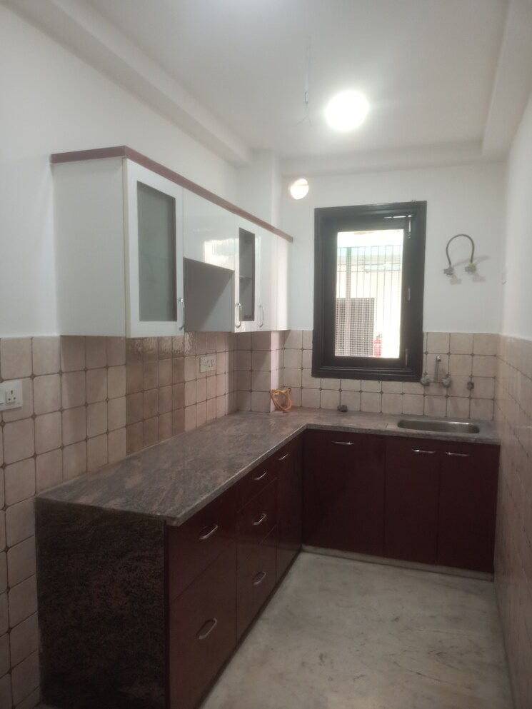 Kitchen, vasant kunj enclave 3 Bedroom 100 Sq.Yd. Builder Floor In Vasant Kunj Enclave Delhi 8993892