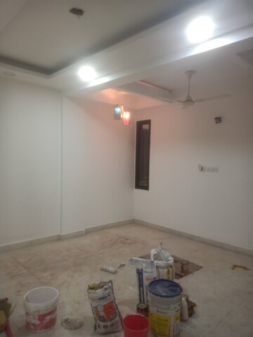 Room in 3 BHK Builder Floor at Vasant Kunj Enclave – for Rent