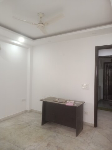 Room in 3 BHK Builder Floor at Vasant Kunj Enclave – for Rent