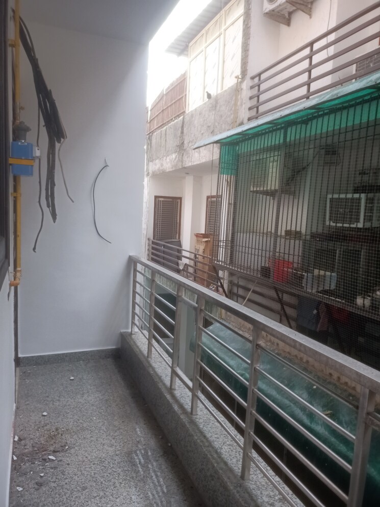 Balcony, vasant kunj enclave 3 Bedroom 100 Sq.Yd. Builder Floor In Vasant Kunj Enclave Delhi 8993892