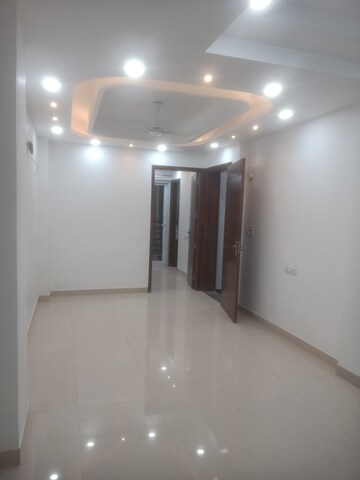 Room in 3 BHK Builder Floor at Vasant Kunj Enclave – for Rent