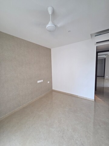 Room in 3 BHK Apartment at Hiranandani Highland, Powai – for Rent