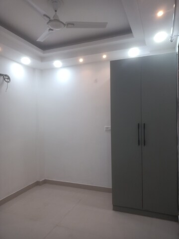 Room in 3 BHK Builder Floor at Vasant Kunj Enclave – for Rent