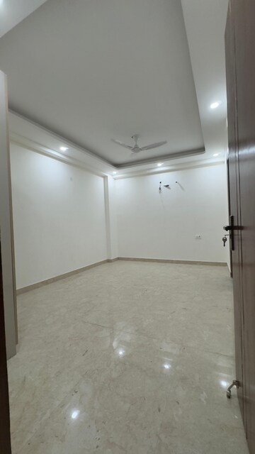 Room in 3 BHK Builder Floor at Palm Residency Chhatarpur, Chattarpur – for Rent