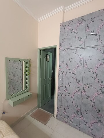 Room in 3 BHK Builder Floor at Gyan Khand I – for Rent
