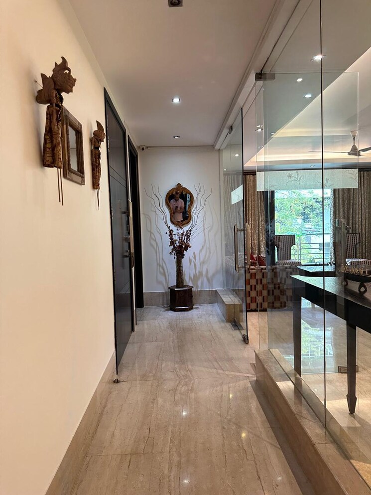 Living Room, green park extension 3 Bedroom 272 Sq.Yd. Apartment In Green Park Extension Delhi 8993949