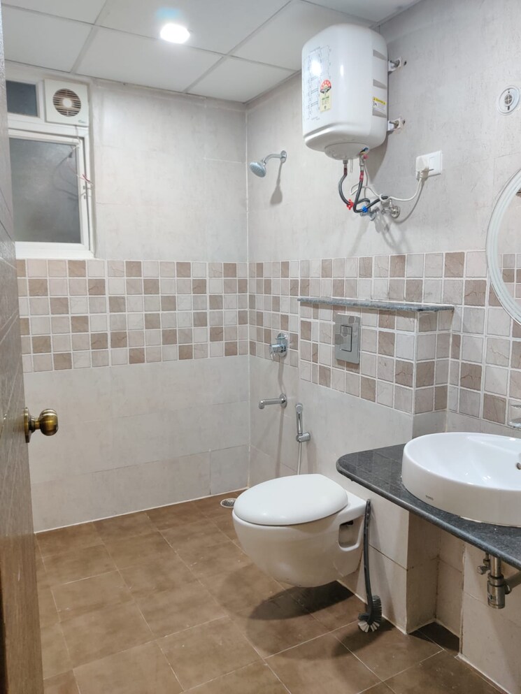 Master Bedroom, mi-rustle-court 3 Bedroom 1900 Sq.Ft. Apartment In Gomti Nagar Lucknow 8993998