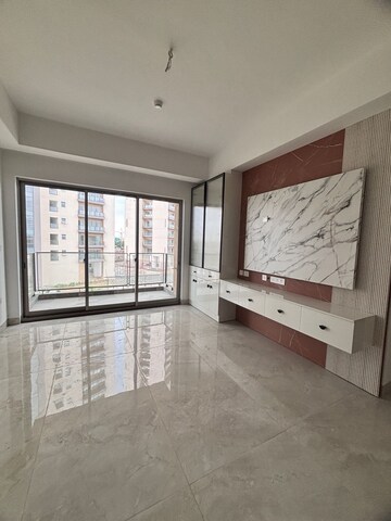Room in 2 BHK Apartment at Shalimar One World Belvedere Court 3, Gomti Nagar – for Rent