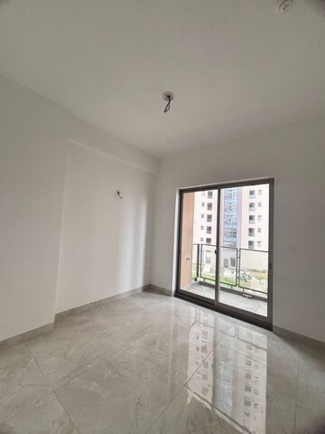 Room in 2 BHK Apartment at Shalimar One World Belvedere Court 3, Gomti Nagar – for Rent
