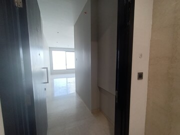 Building Lobby in 3 BHK Apartment at Oberoi Realty Enigma And Eternia, Mulund West – for Rent