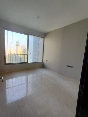 Room in 3 BHK Apartment at Oberoi Realty Enigma And Eternia, Mulund West – for Rent