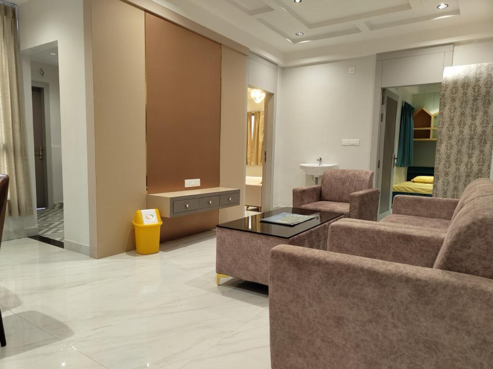 2 BHK Builder Floor For Rent in Andheri West