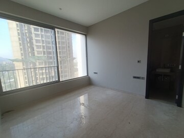 Room in 3 BHK Apartment at Oberoi Realty Enigma And Eternia, Mulund West – for Rent