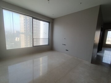 Room in 3 BHK Apartment at Oberoi Realty Enigma And Eternia, Mulund West – for Rent