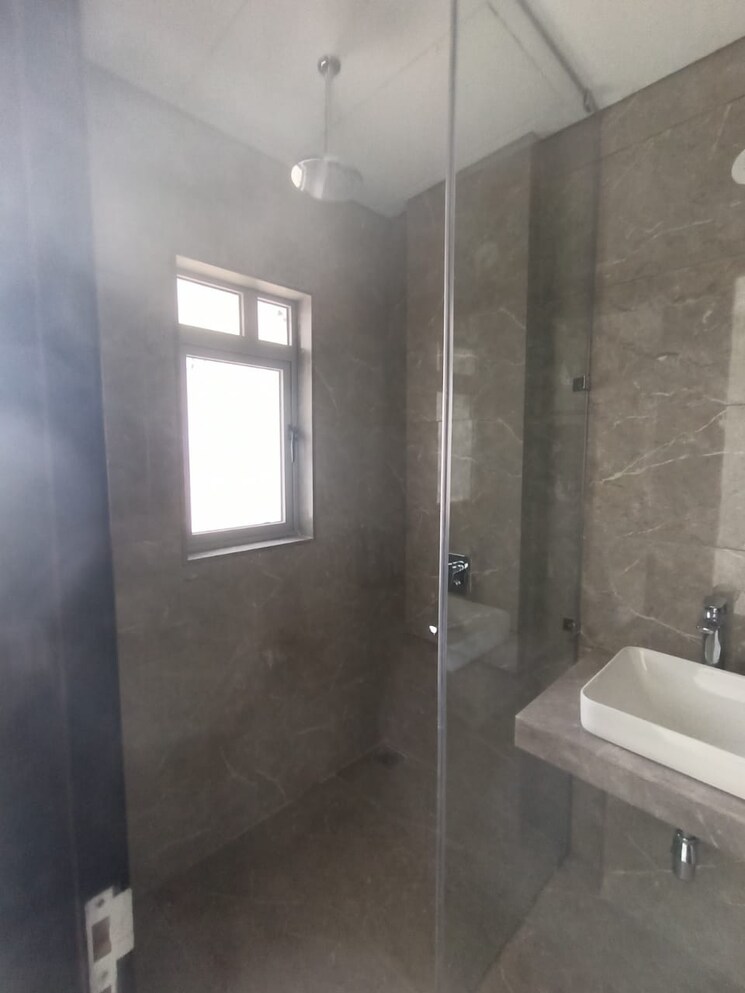 Bathroom, oberoi-realty-enigma-and-eternia 3 Bedroom 1049 Sq.Ft. Apartment In Mulund West Mumbai 8994024