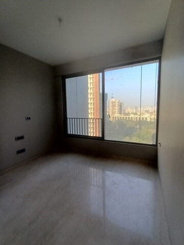 Room in 3 BHK Apartment at Oberoi Realty Enigma And Eternia, Mulund West – for Rent