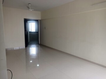 Room in 3 BHK Apartment at Oberoi Realty Enigma And Eternia, Mulund West – for Rent