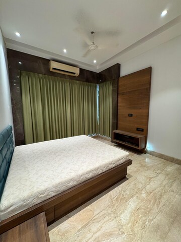Bedroom in 5 BHK Apartment at Kalpataru Horizon, Worli – for Rent