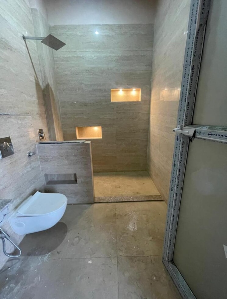 Bathroom, vasant kunj 5 Bedroom 3500 Sq.Ft. Villa In Vasant Kunj Delhi 8994174