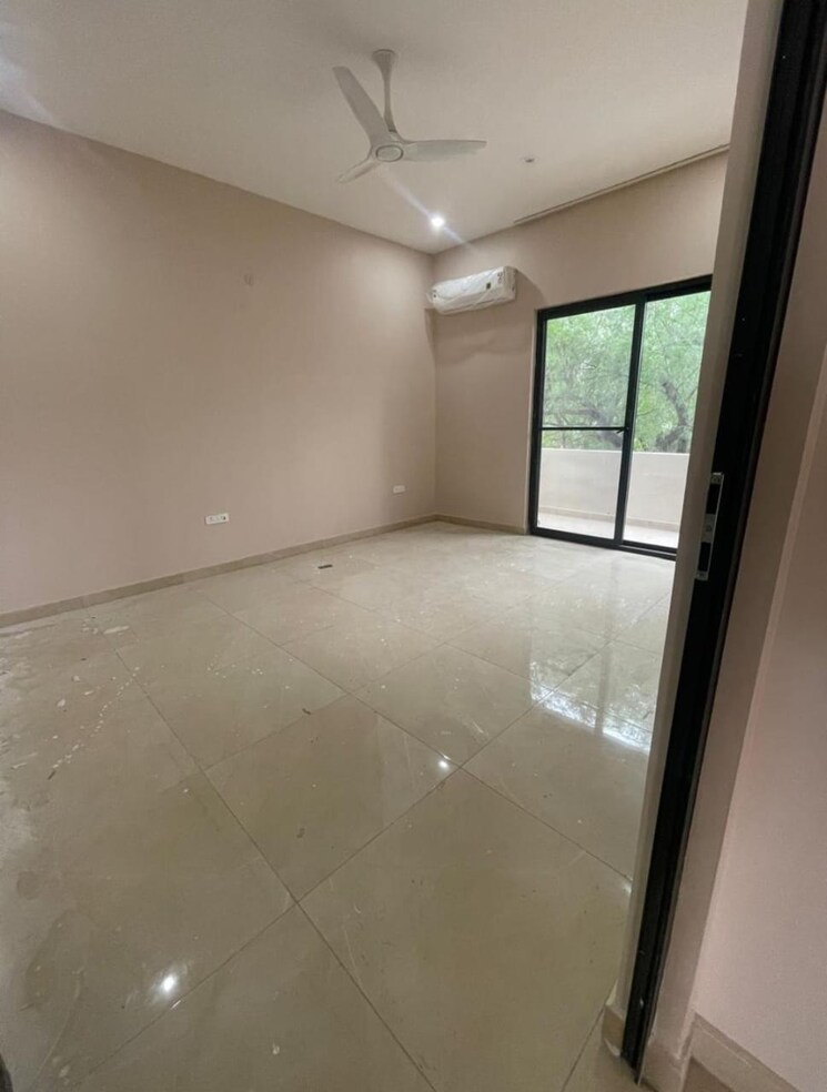 Room, vasant kunj 5 Bedroom 3500 Sq.Ft. Villa In Vasant Kunj Delhi 8994174