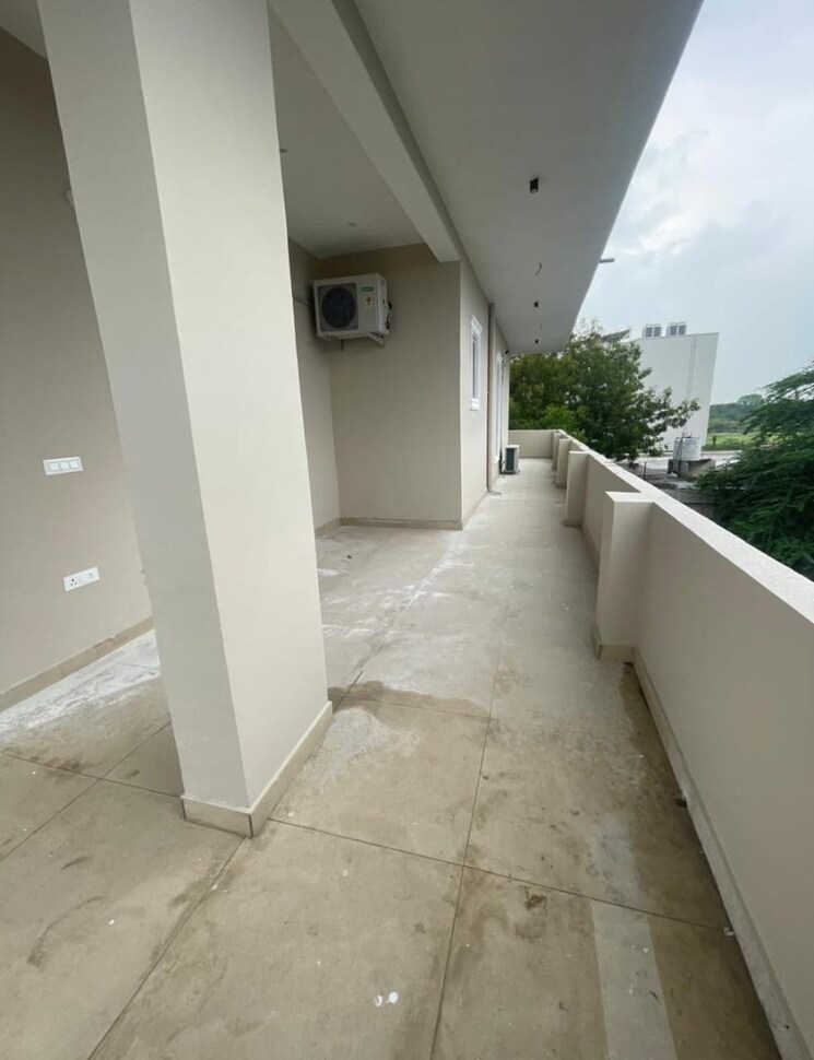 Balcony, vasant kunj 5 Bedroom 3500 Sq.Ft. Villa In Vasant Kunj Delhi 8994174