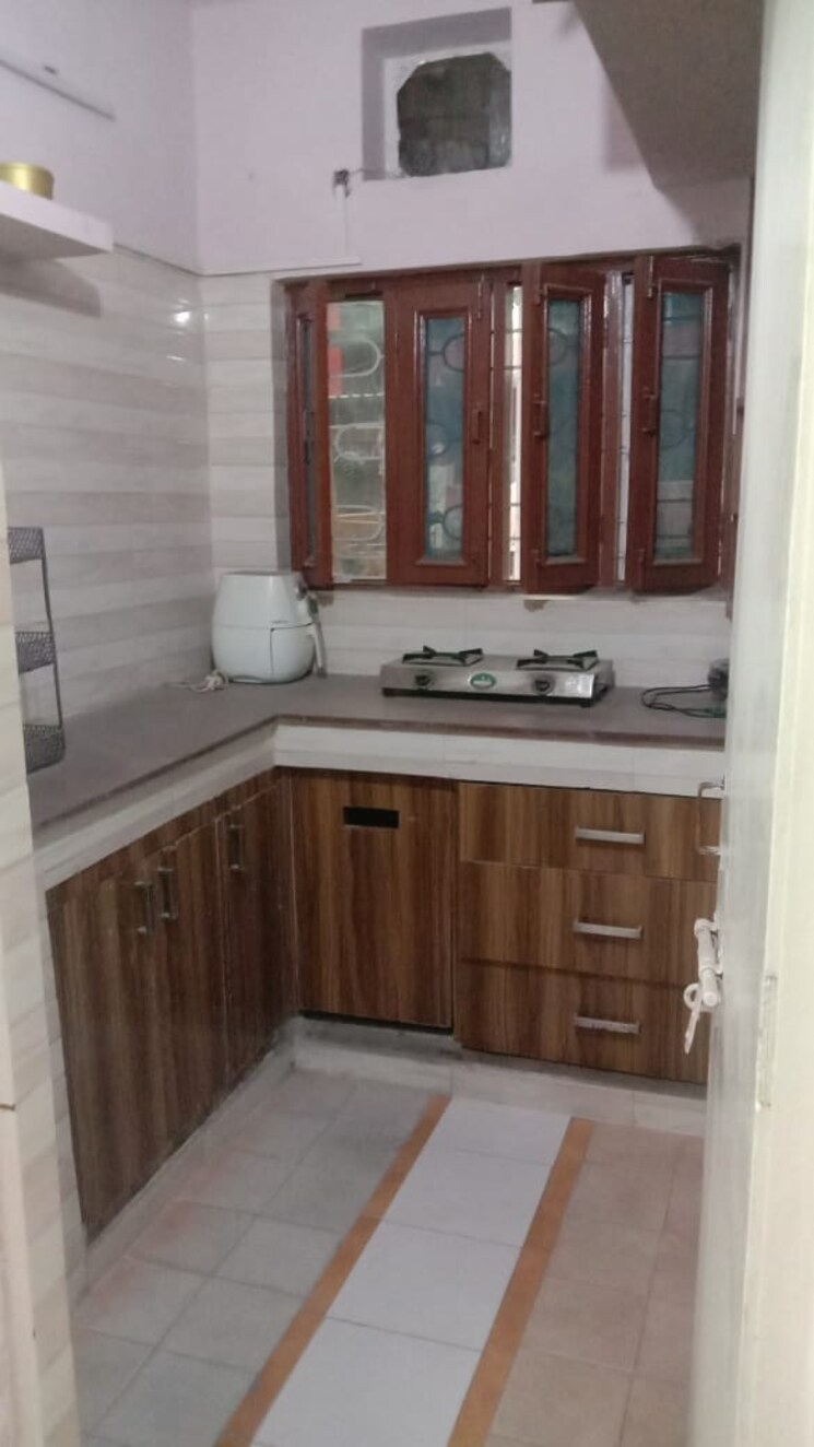 Kitchen, sector 26 3.5 Bedroom 112 Sq.Mt. Builder Floor In Sector 26 Noida 8994311